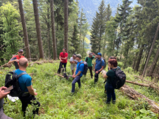 ARGE Schutzwaldtagung SGFV 2024 Exkursion Schutzwald Valens Andreas Eggenberger Seillinie Blick Valens.jpg